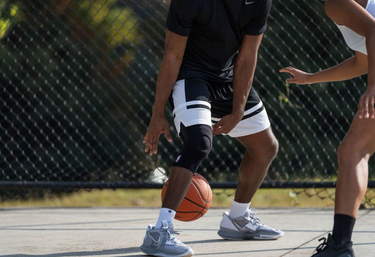 Mynd Bauerfeind NBA hnéhlíf