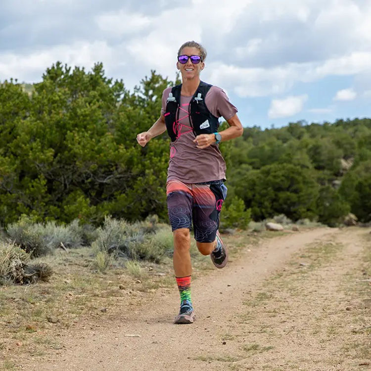 Mynd Injinji Courtney Crew tásokkar